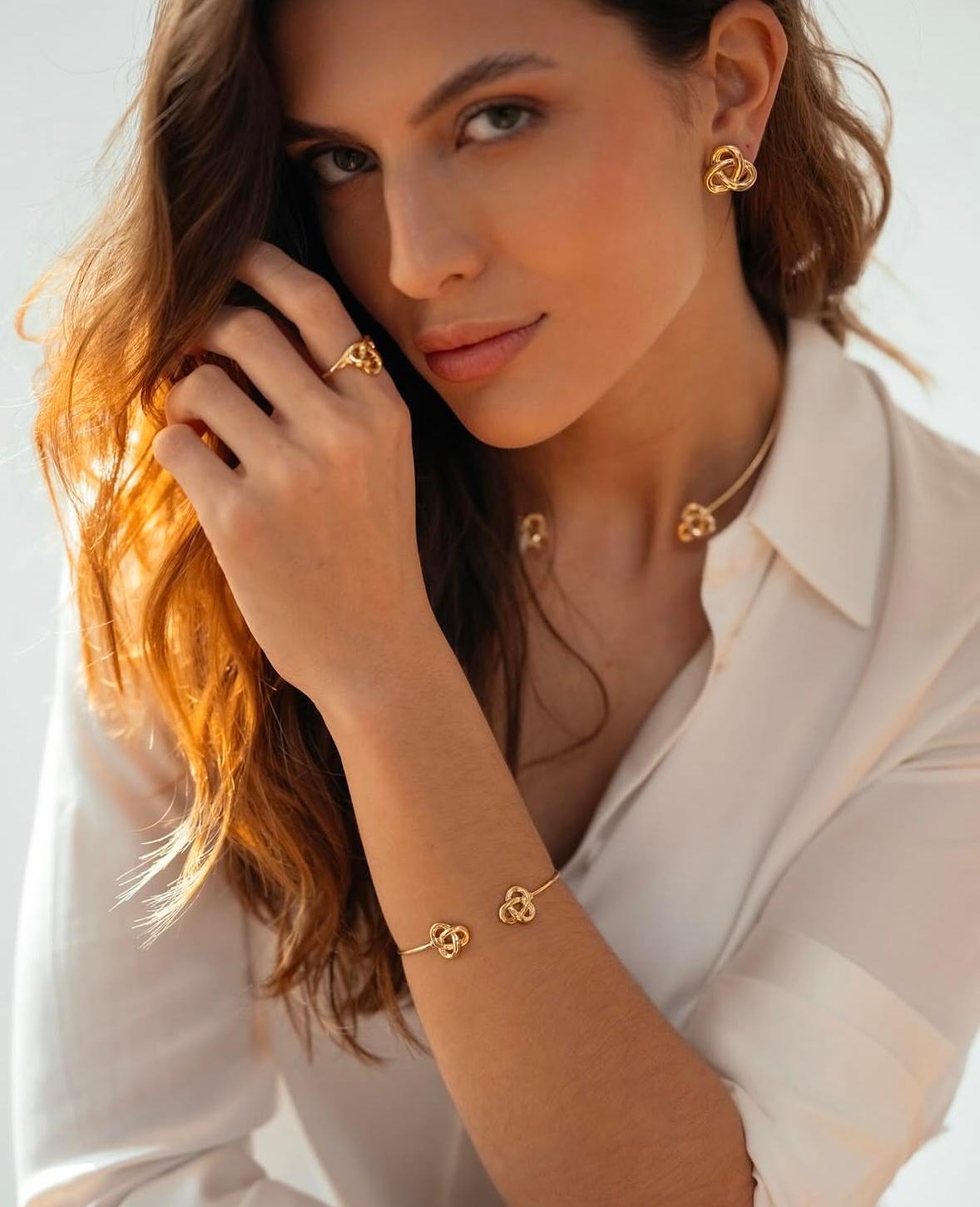 Collares Laura / FLN ®